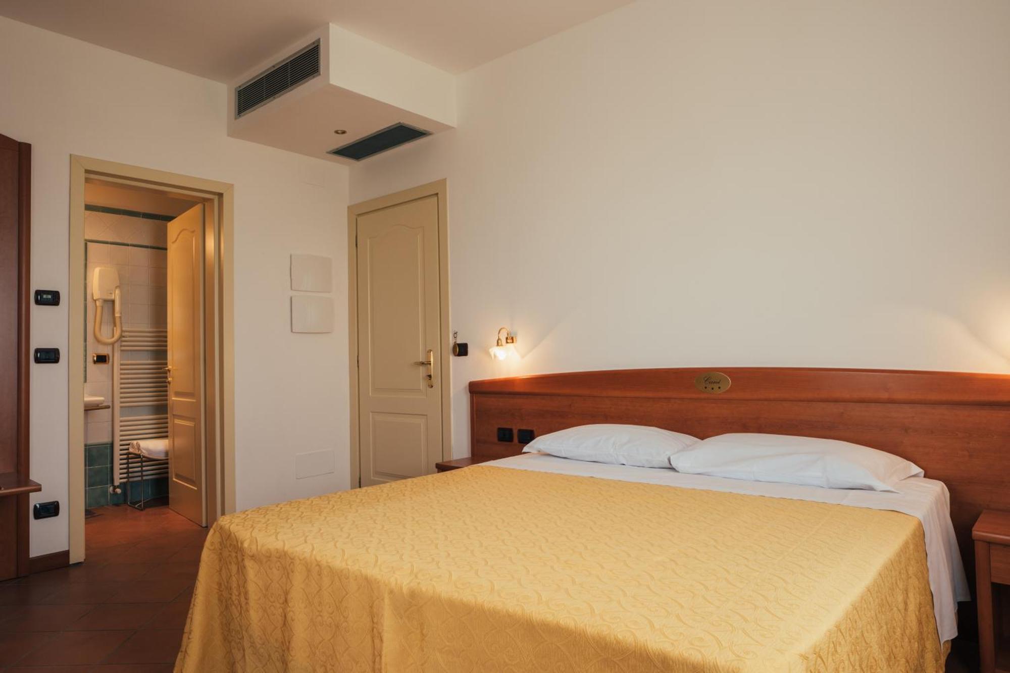 Albergo Cane Dozza Exterior photo